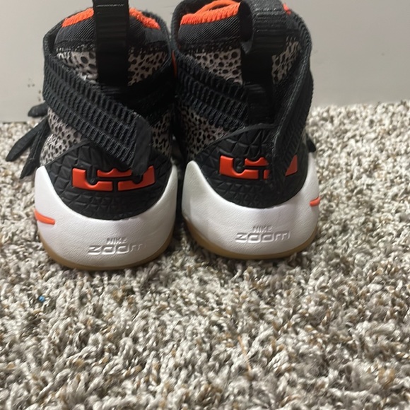 Lebron Soilder 11 SFG GS “safari” 6y - Picture 6 of 6